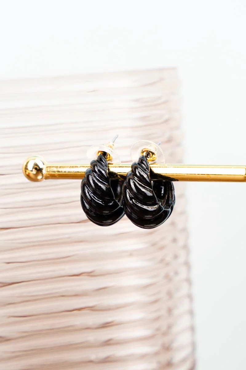 BLACK SCALLOPED HOOP EARRINGS